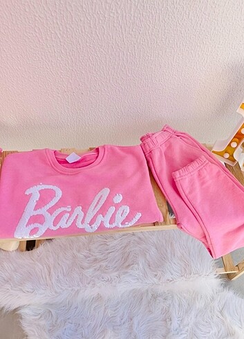 Zara Barbie takım