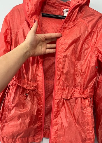 Kadın Parlak Kırmızı Fermuarlı Yağmurluk - Görsel 2