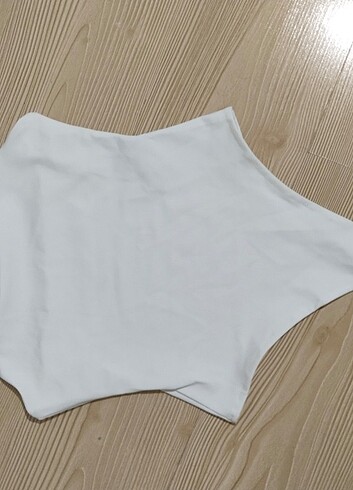 Beyaz çıtçıtlı body 