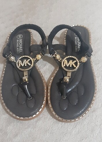 37 parmak arası sandaler