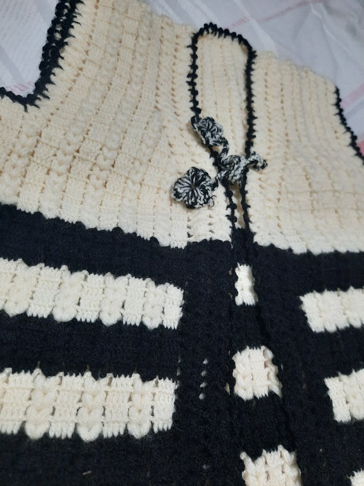 Krem Siyah Çizgili Örgü Kolsuz cocuk Yelek - Görsel 2