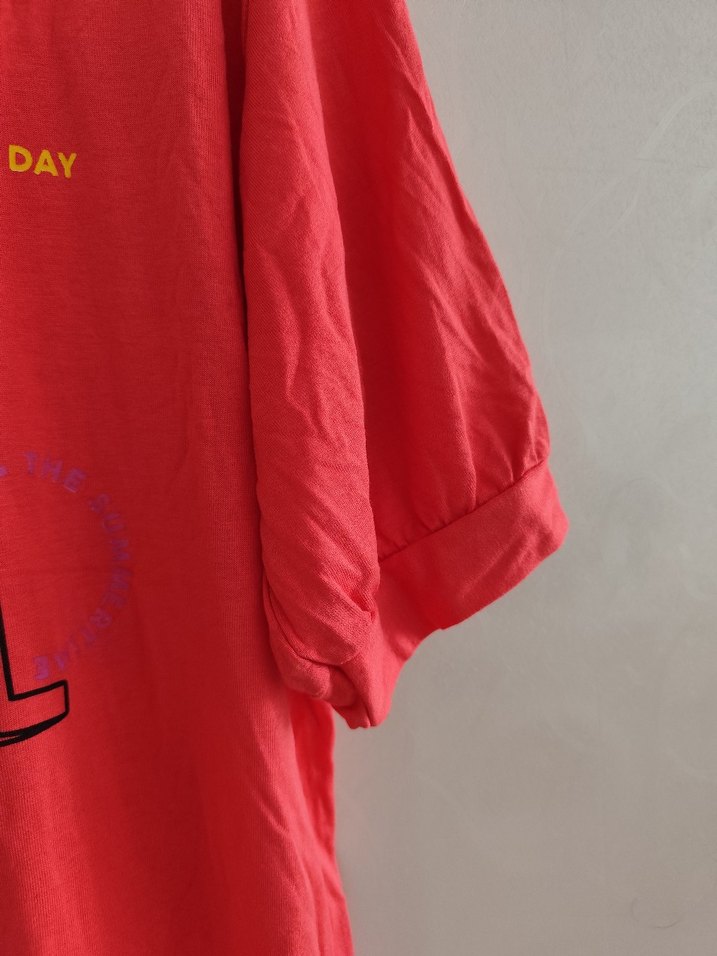 Renkli Baskılı Kırmızı Kadın Tişört - Görsel 3