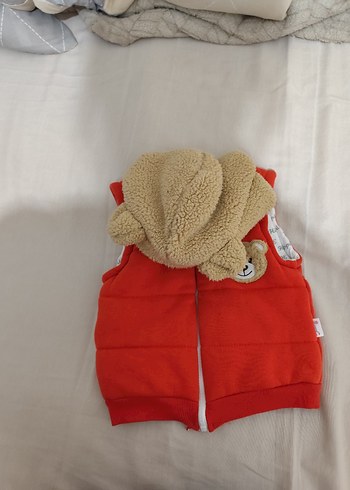 Kürklü Kapüşonlu Erkek Çocuk Kırmızı Yelek - Görsel 2