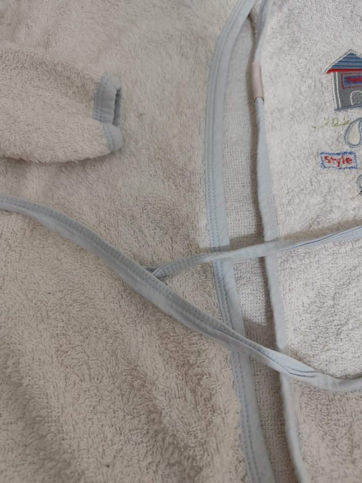 Nakışlı Erkek Çocuk Bornozu Beyaz - Görsel 3