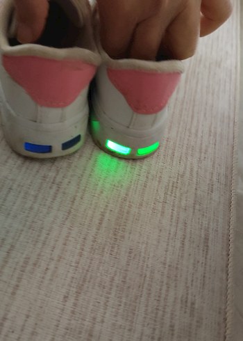 Kız Çocuk Beyaz Cırt Cırtlı Spor Ayakkabı - Görsel 8