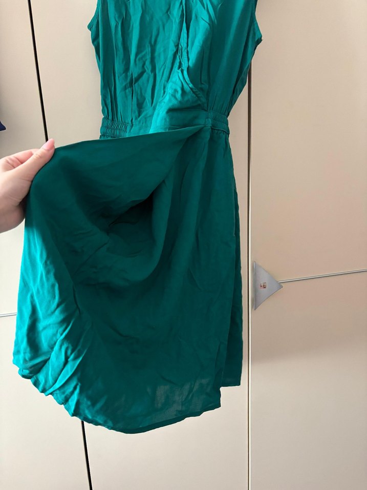 Koton V Yaka Kolsuz Midi Viskon Elbise - Görsel 2