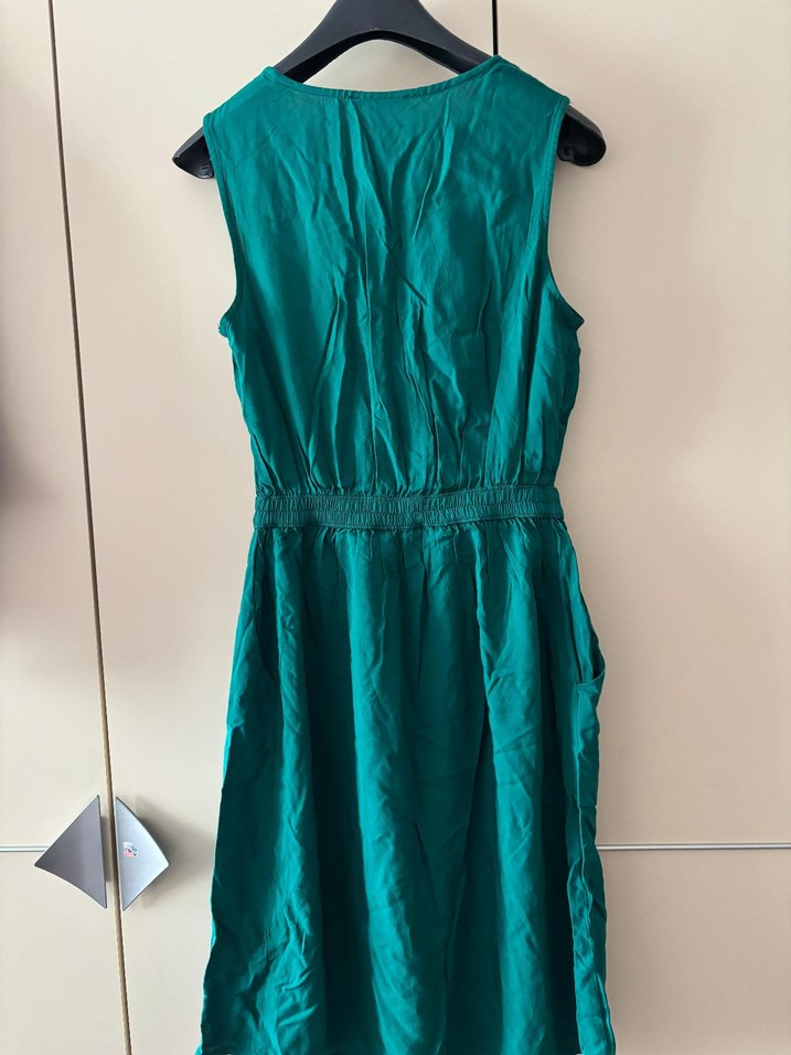 Koton V Yaka Kolsuz Midi Viskon Elbise - Görsel 5