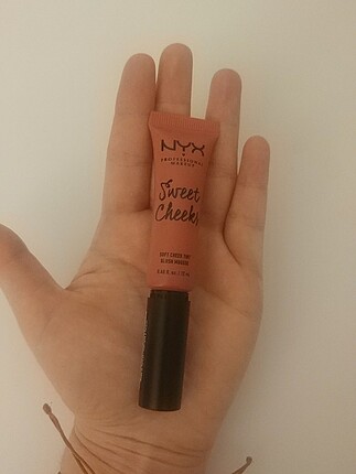 Nyx sweet cheeky