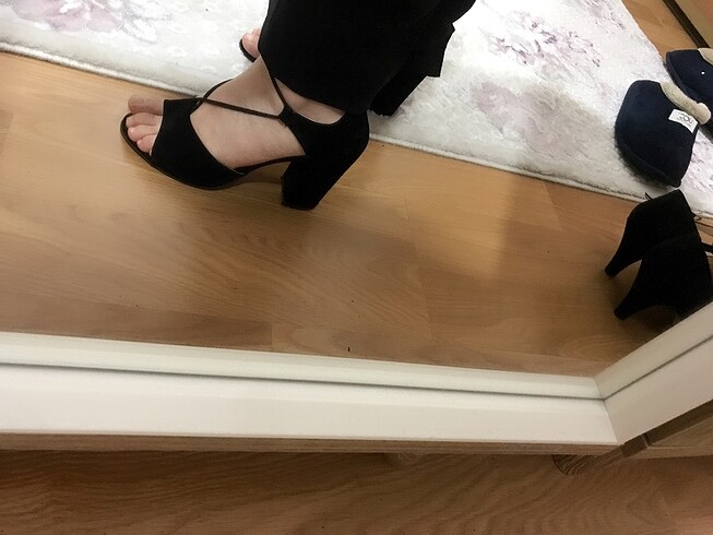 38 Beden siyah Renk Çapraz Bağ İpli Topuklu(Sandalet)