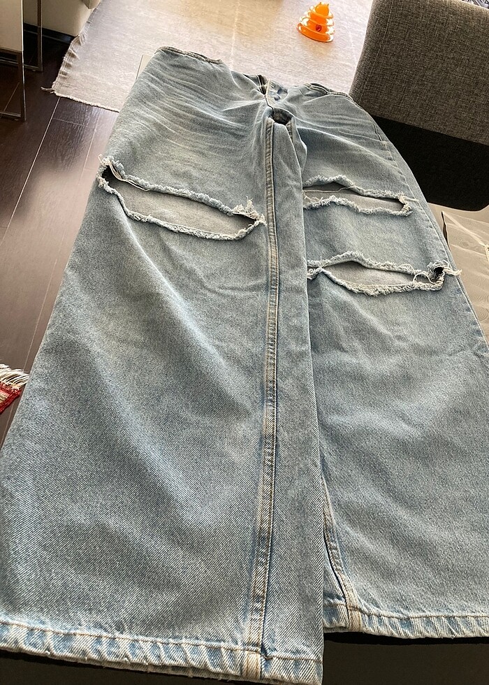 Yırtıık modern kot pantolon - Görsel 4