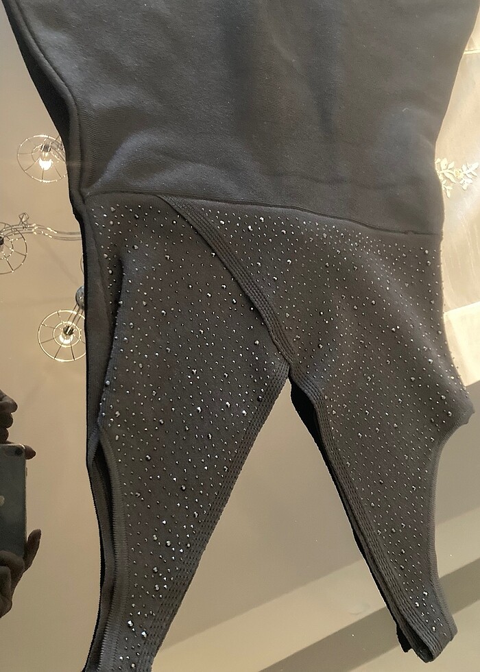 Sade şık siyah  elbise zamansız bir ğarça - Görsel 2