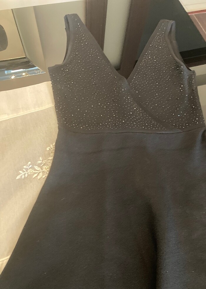 Sade şık siyah  elbise zamansız bir ğarça - Görsel 4