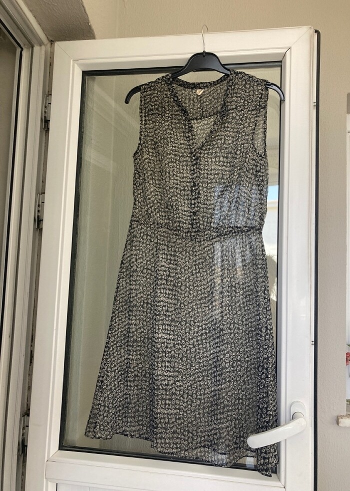 Şifon siyah üstüne kemik çiçekli elbise - Görsel 2