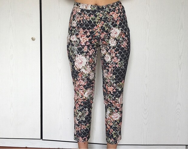 Zara Çiçek desenli pantolon