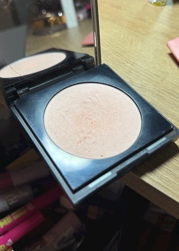 Huda Beauty Easy Bake Pudra - cherry blossom - Görsel 2