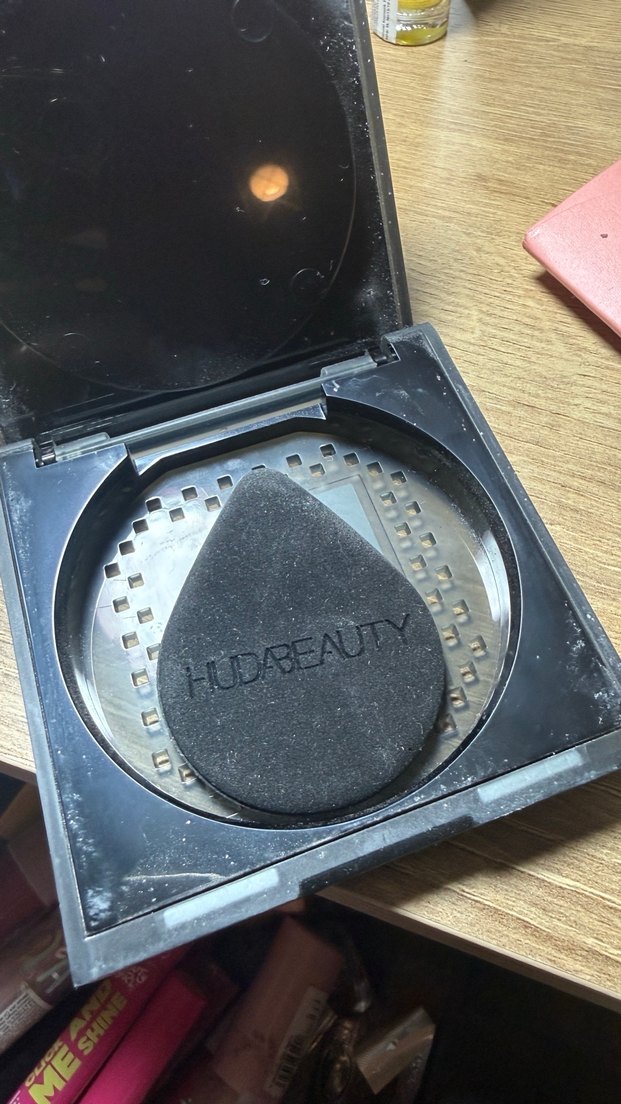 Huda Beauty Easy Bake Pudra - cherry blossom - Görsel 3