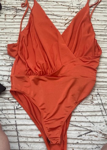 Parlak Kırmızı Drapeli Strappy badi