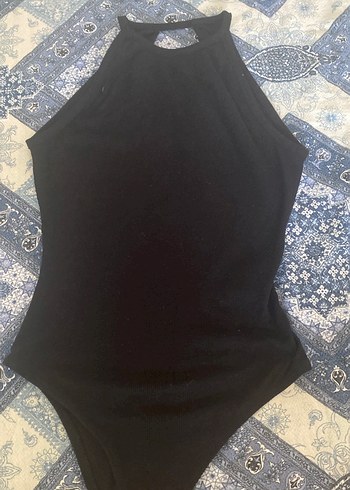 Yüksek Yakalı Siyah Bodysuit