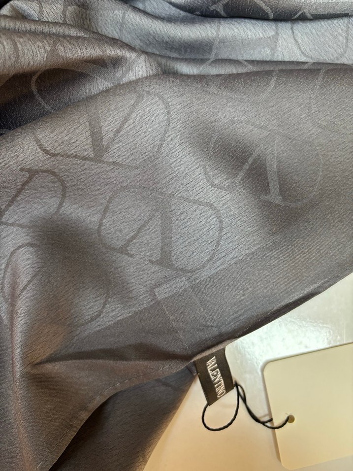 Valentino Gri Saten Şal - Görsel 3