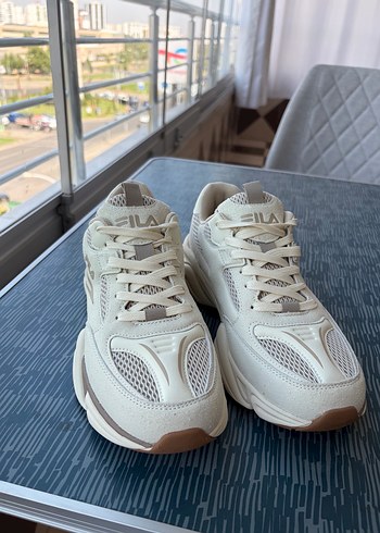 Fila  Sneaker