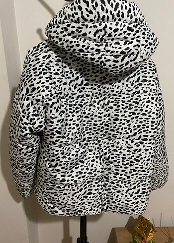 Kadın Beyaz Zebra Desenli Kapüşonlu Mont - Görsel 2