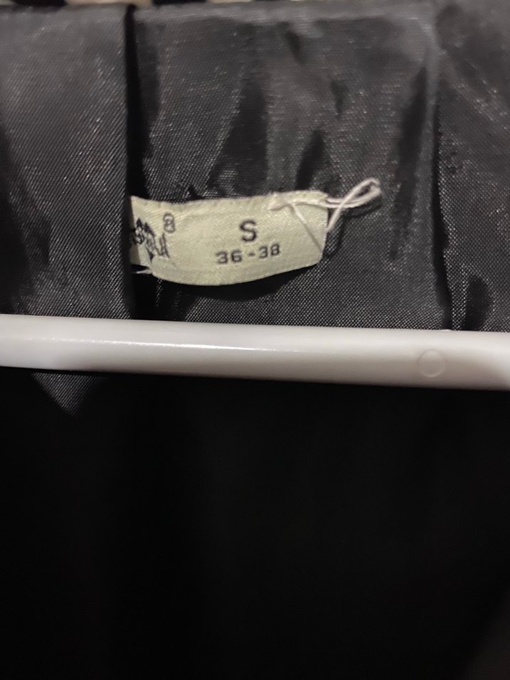 Kadın Beyaz Zebra Desenli Kapüşonlu Mont - Görsel 4