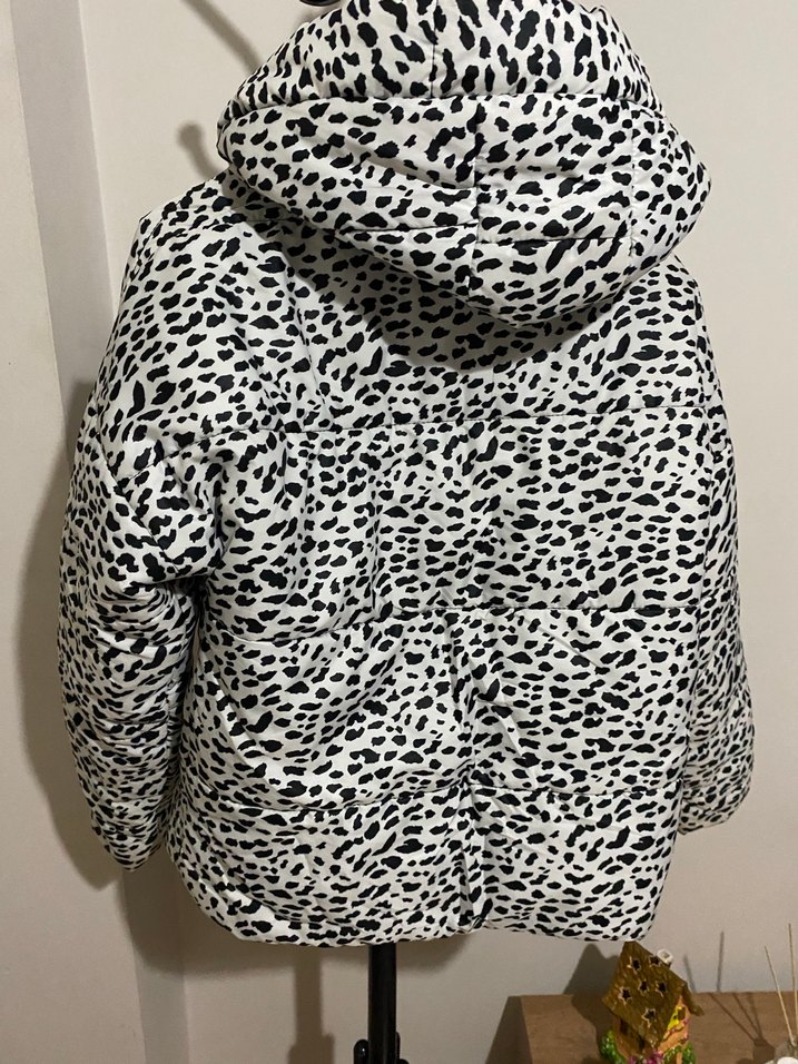 Kadın Beyaz Zebra Desenli Kapüşonlu Mont - Görsel 2