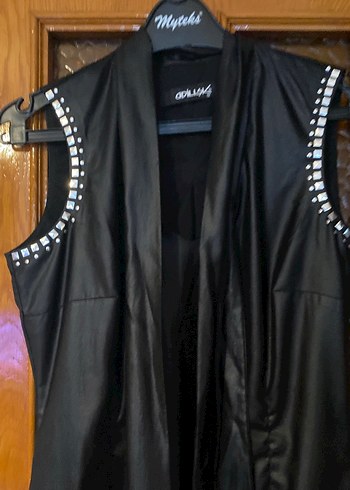 Siyah Parlak Nakışlı taşlı Kolsuz Uzun Elbise
ADİL IŞIK TAN - Görsel 4