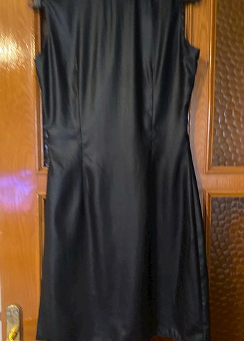 Siyah Parlak Nakışlı taşlı Kolsuz Uzun Elbise
ADİL IŞIK TAN - Görsel 6