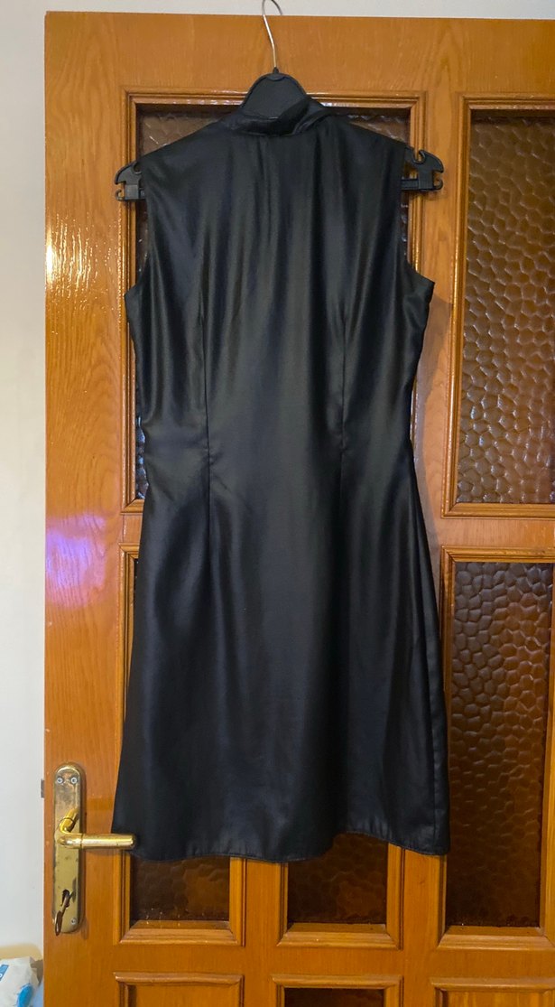 Siyah Parlak Nakışlı taşlı Kolsuz Uzun Elbise
ADİL IŞIK TAN - Görsel 5