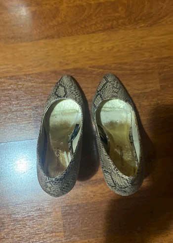 Kahverengi Yılan Desenli ince Topuklu Stiletto
36 numara - Görsel 6