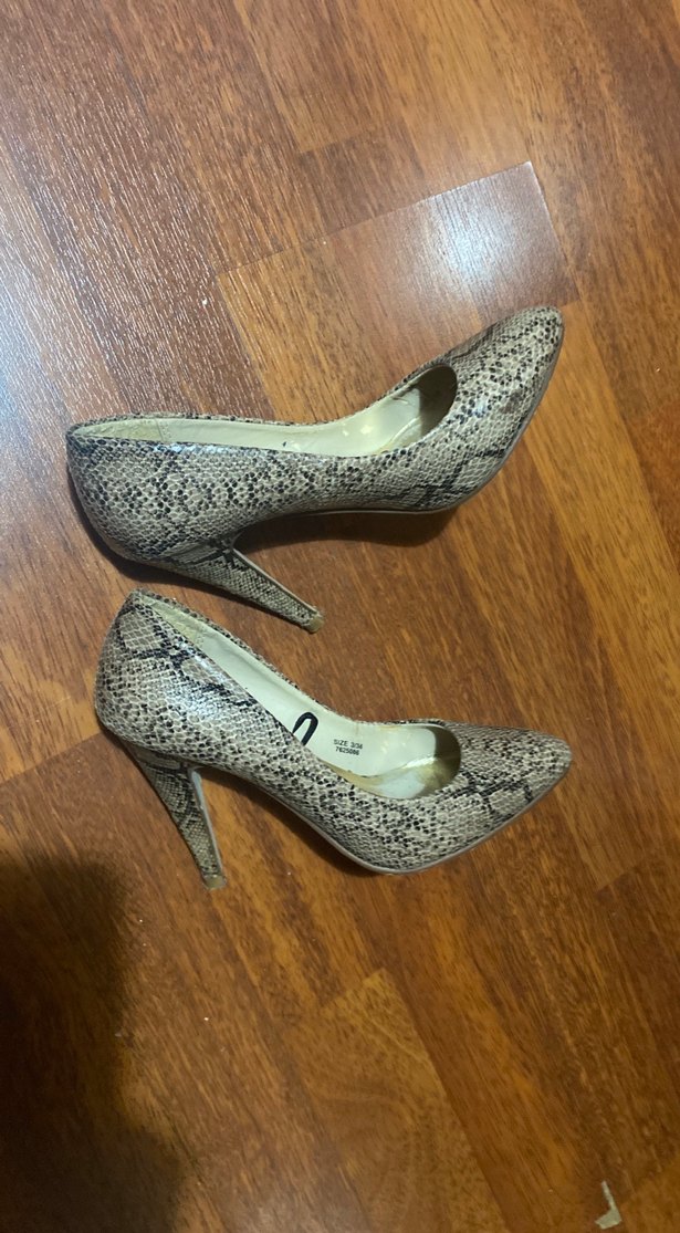 Kahverengi Yılan Desenli ince Topuklu Stiletto
36 numara - Görsel 3