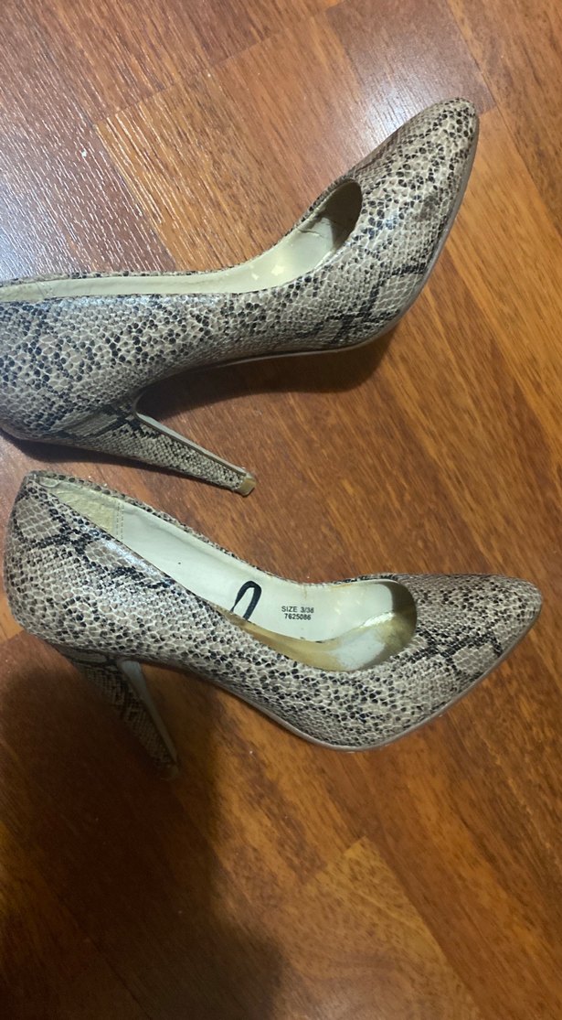 Kahverengi Yılan Desenli ince Topuklu Stiletto
36 numara - Görsel 4