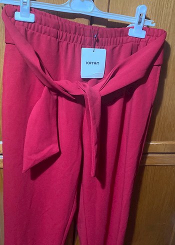 Kemerli Kırmızı Kadın Rahat Pantolon M/ beden
Etiketi üzerinde - Görsel 2