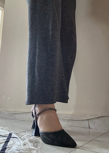 Ürün bir kez tek giyildi yepyeni duruyor defosu yok - Görsel 3