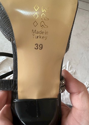 Ürün bir kez tek giyildi yepyeni duruyor defosu yok - Görsel 4