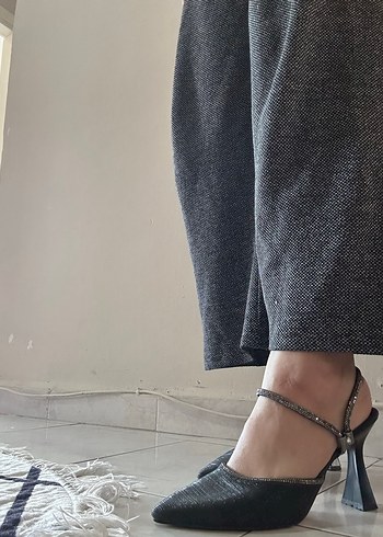 Ürün bir kez tek giyildi yepyeni duruyor defosu yok - Görsel 2