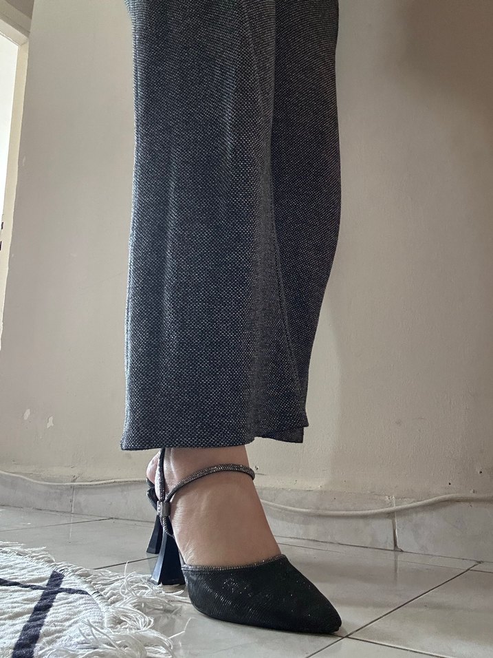 Ürün bir kez tek giyildi yepyeni duruyor defosu yok - Görsel 3