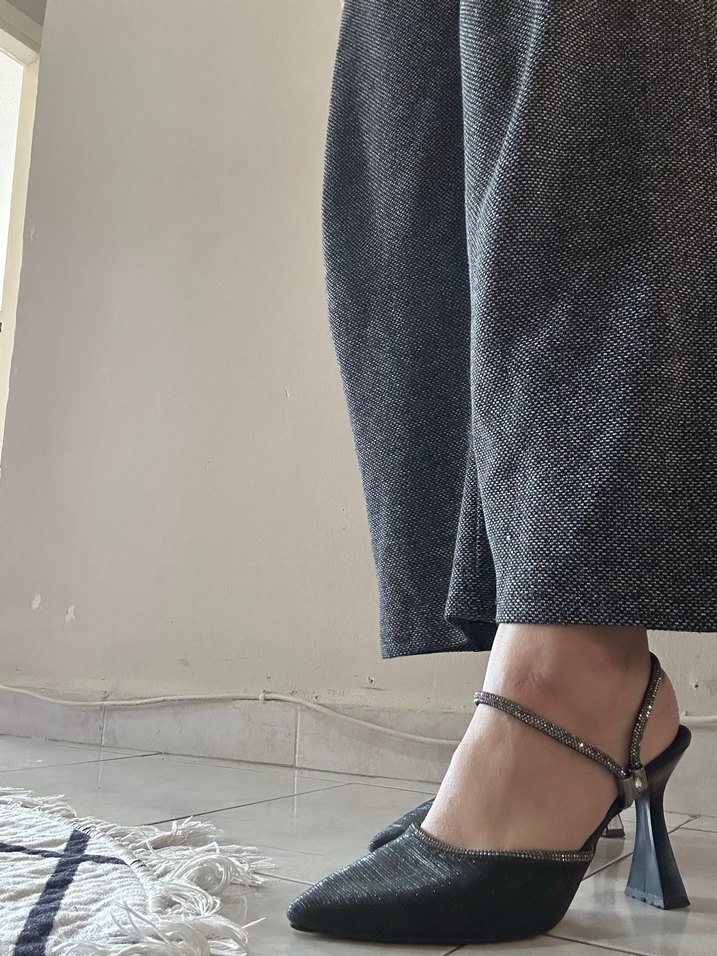 Ürün bir kez tek giyildi yepyeni duruyor defosu yok - Görsel 2