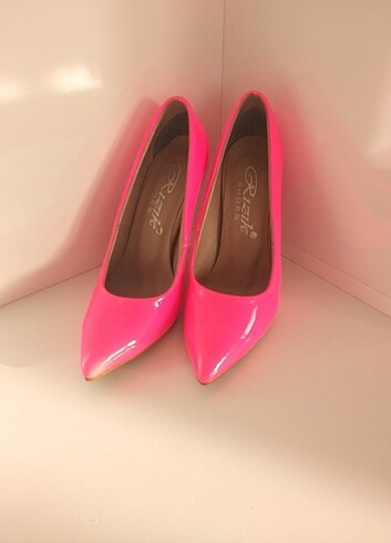 Pembe stiletto