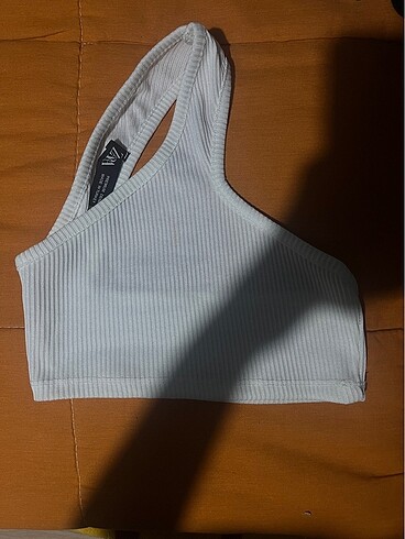 Zara asimetrik crop top