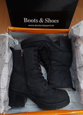 Dockers ve US POLO ASSN Kadın Bot iki bot