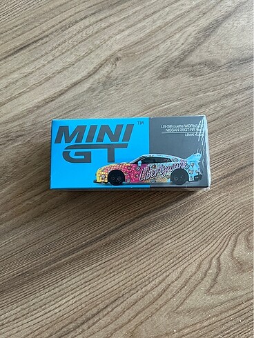 MiniGt 742 Nissan 35GTRR Ver1