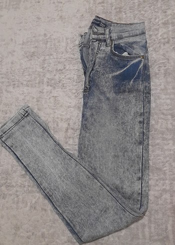 Düğmeli Gri Batik Desenli Kadın Kot Pantolon - Görsel 3