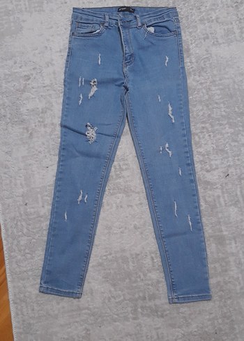Gri Yırtık Detaylı Kadın Midi Denim Pantolon - Görsel 3