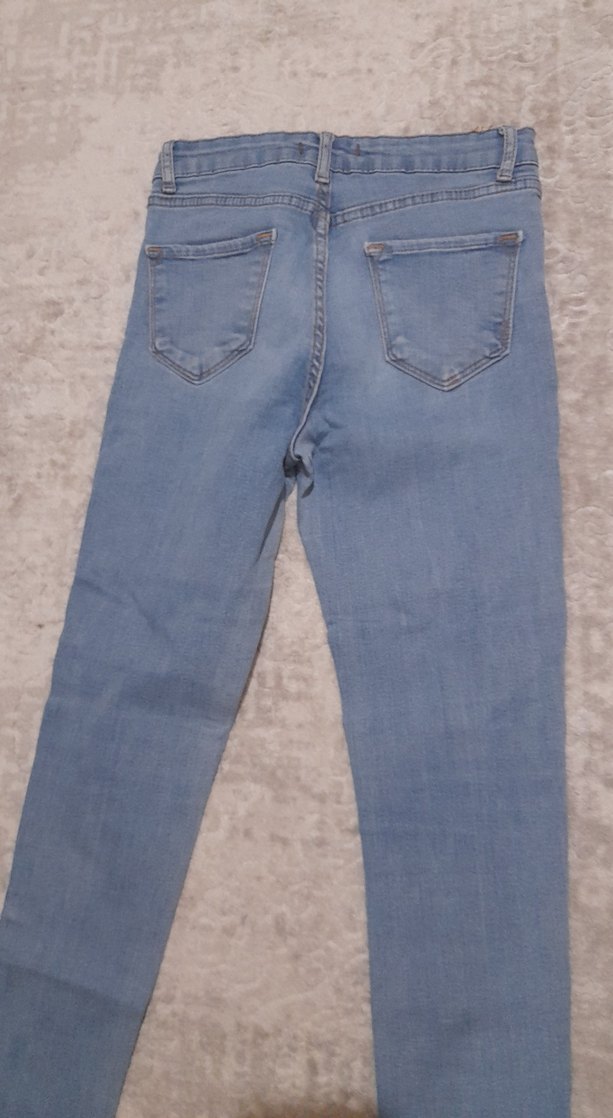 Gri Yırtık Detaylı Kadın Midi Denim Pantolon - Görsel 2