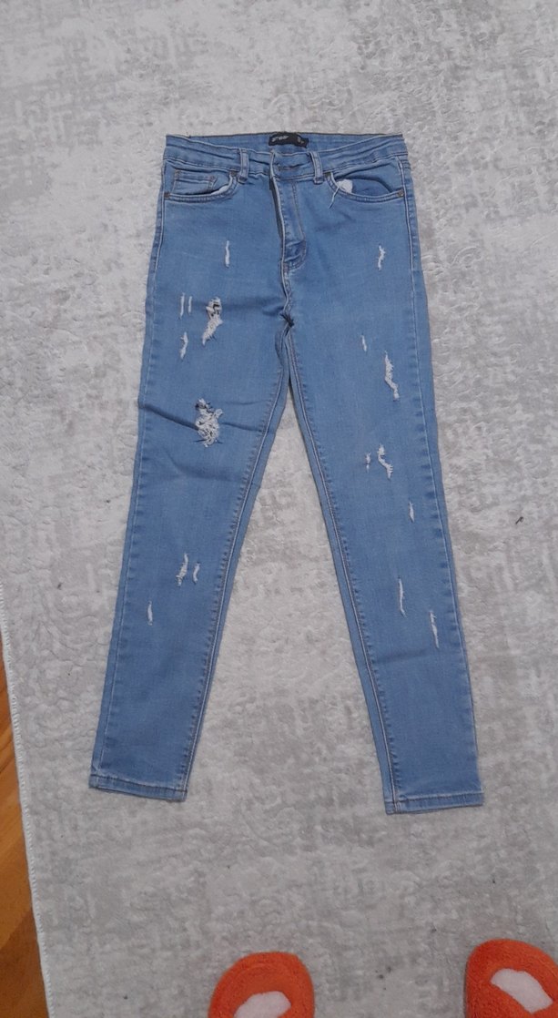 Gri Yırtık Detaylı Kadın Midi Denim Pantolon - Görsel 3