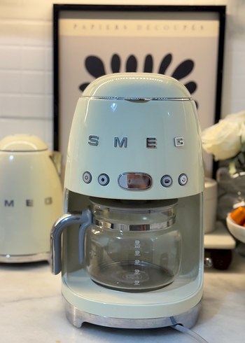 Beden Krem SMEG Kahve Makinesi