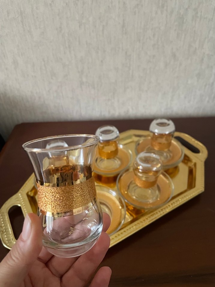 Parlak Altın Renkli Cam Çay Seti - Görsel 3