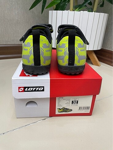 32 Beden Lotto çocuk ayakkabısı